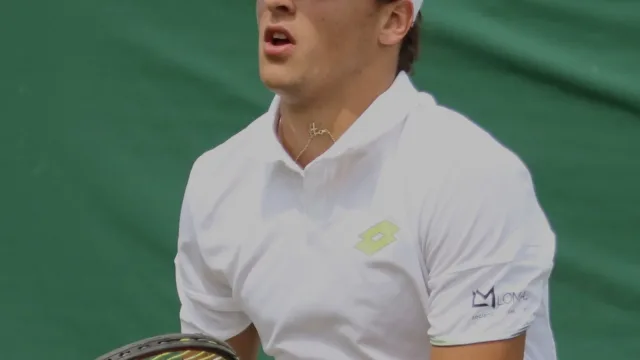 Luciano Darderi in campo, immagine di archivio prima del quarto ATP di Montreal contro Brandon Nakashima