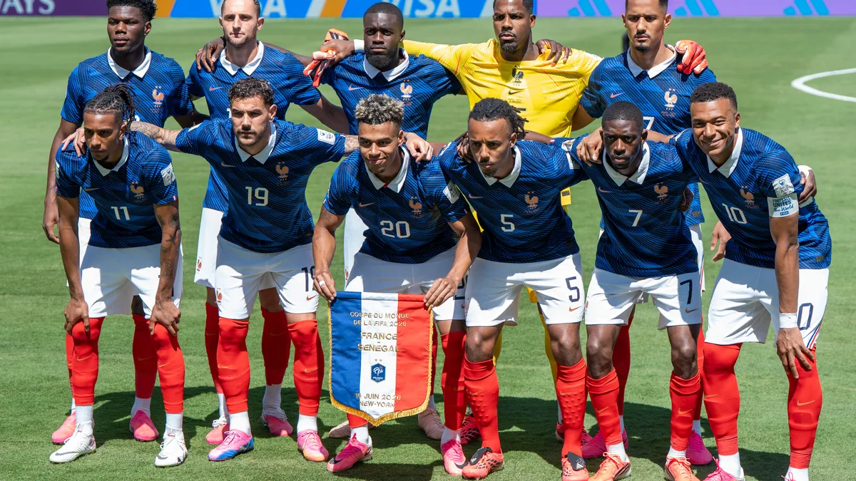 Desire Doue posa con la nazionale francese prima di Francia Senegal al Mondiale 2026