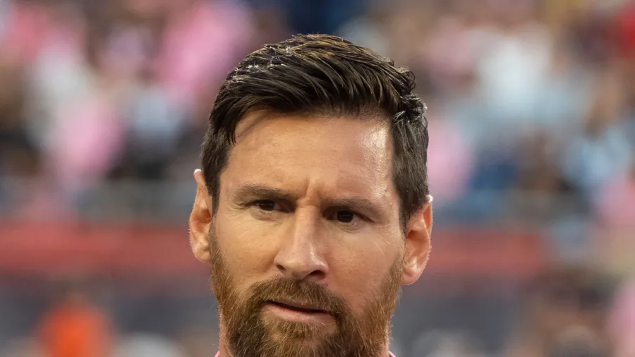 Lionel Messi con la maglia rosa dell Inter Miami