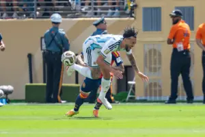 Nico Gonzalez in azione con l Argentina durante una partita del 2026