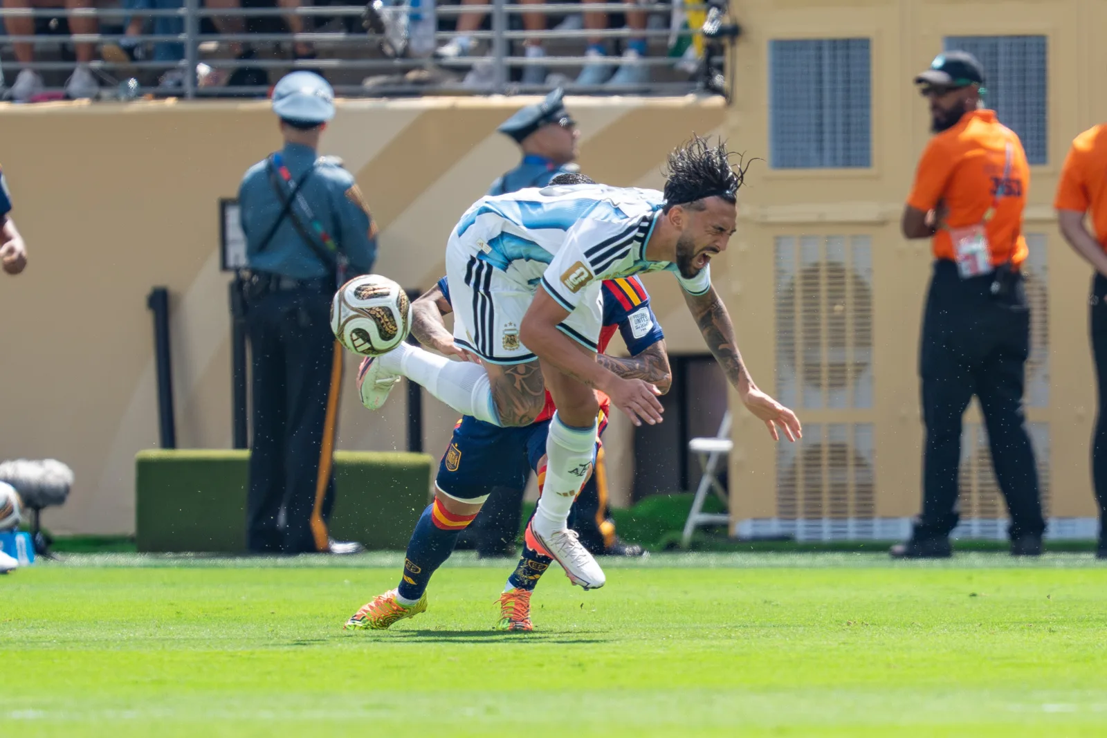 Nico Gonzalez in azione con l Argentina durante una partita del 2026