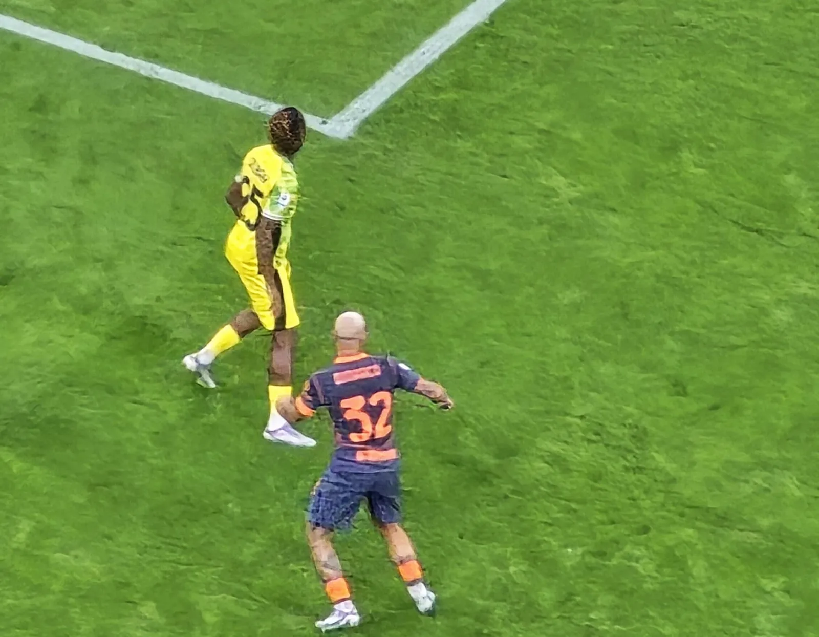 Federico Dimarco in azione con la maglia dell Inter