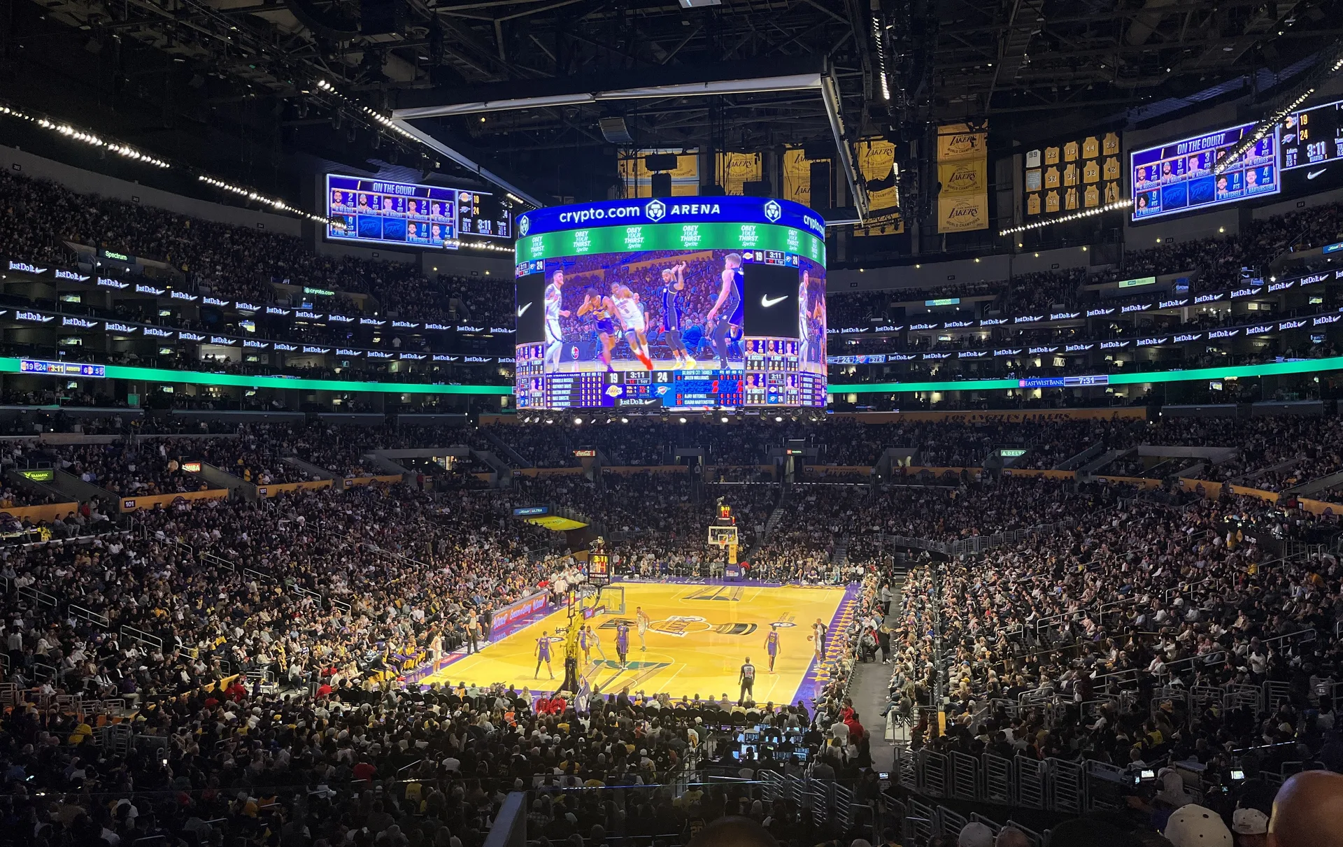 Interno del Crypto.com Arena di Los Angeles durante una partita di basket