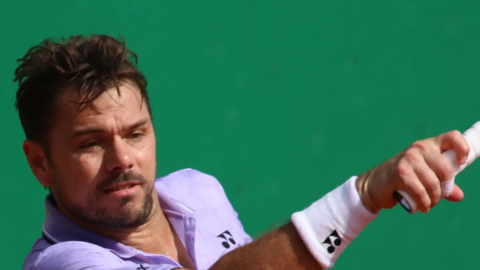 Stan Wawrinka colpisce il rovescio durante un torneo ATP
